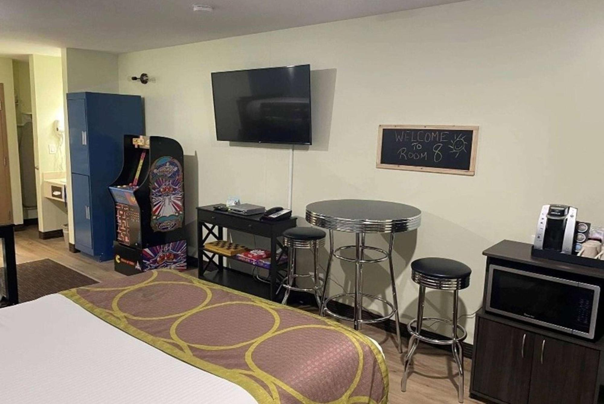 Super 8 By Wyndham Saskatoon Near Saskatoon Airport Ξενοδοχείο Εξωτερικό φωτογραφία