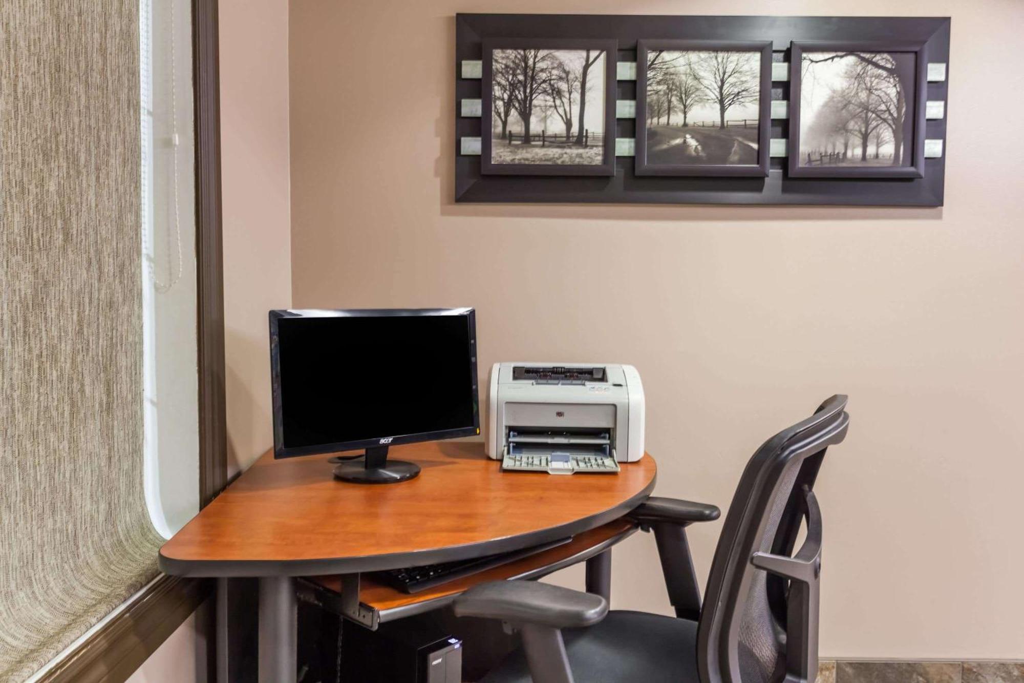Super 8 By Wyndham Saskatoon Near Saskatoon Airport Ξενοδοχείο Εξωτερικό φωτογραφία