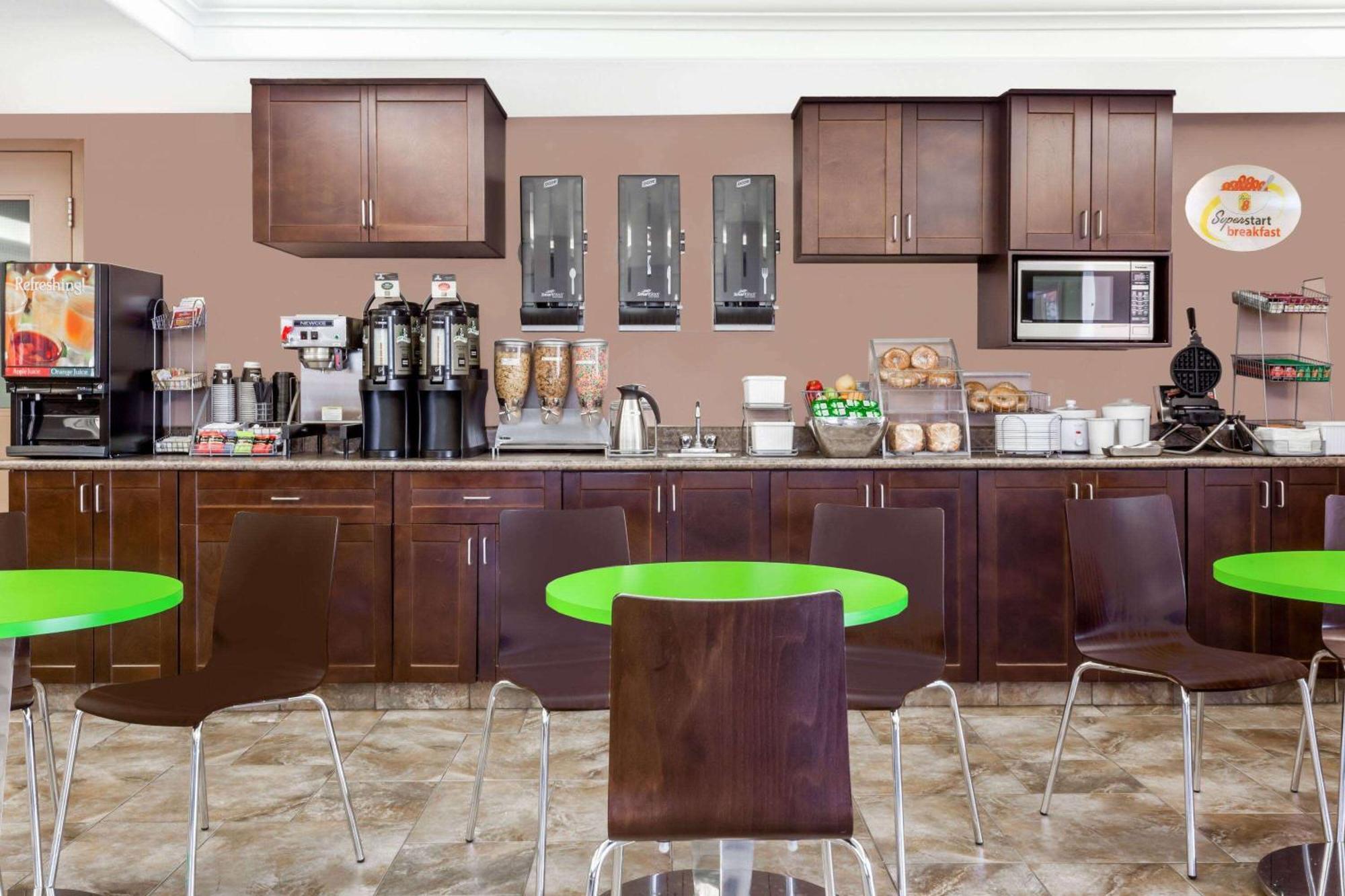 Super 8 By Wyndham Saskatoon Near Saskatoon Airport Ξενοδοχείο Εξωτερικό φωτογραφία