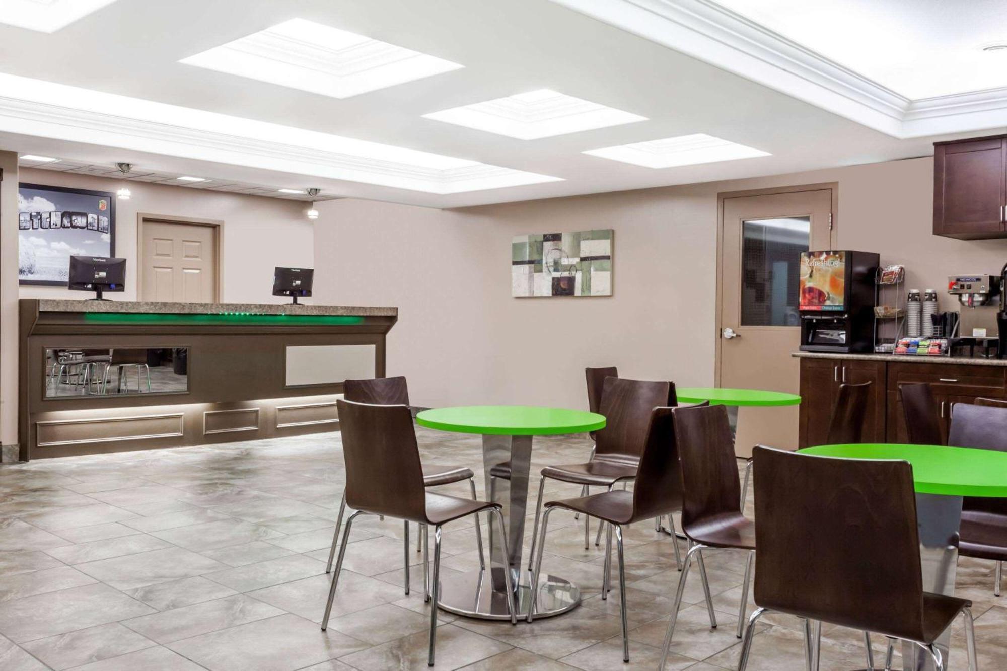 Super 8 By Wyndham Saskatoon Near Saskatoon Airport Ξενοδοχείο Εξωτερικό φωτογραφία