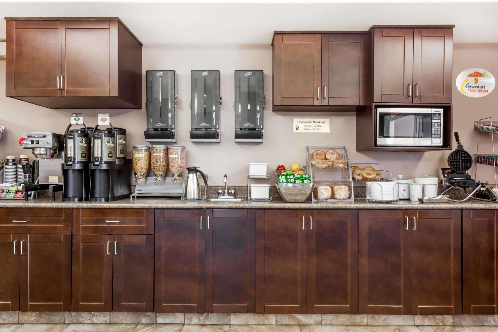 Super 8 By Wyndham Saskatoon Near Saskatoon Airport Ξενοδοχείο Εξωτερικό φωτογραφία
