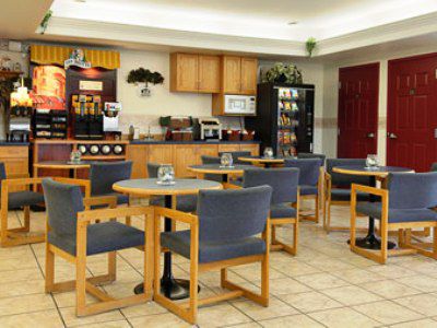 Super 8 By Wyndham Saskatoon Near Saskatoon Airport Ξενοδοχείο Εστιατόριο φωτογραφία